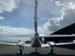 Cessna 335 - Image 6